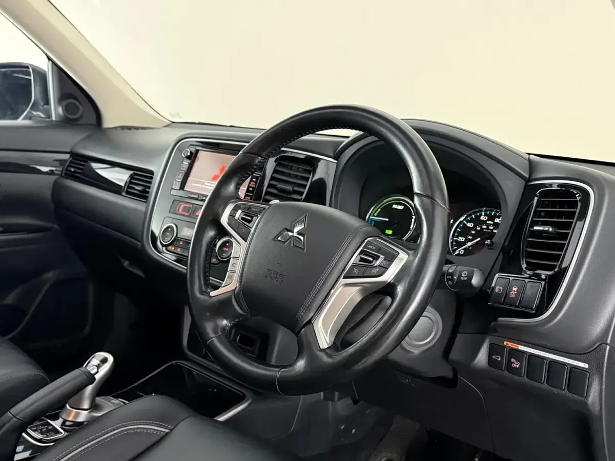 Used Mitsubishi Outlander P-HEV 203 HP (149 kW) 2016 Grey Estate