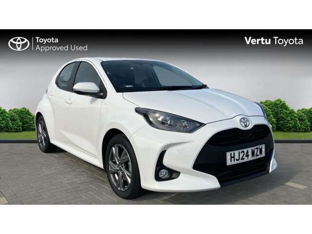 White Used 2024 Toyota Yaris Hybrid Hatchback | £17,335 (Good price) - Image 1/4