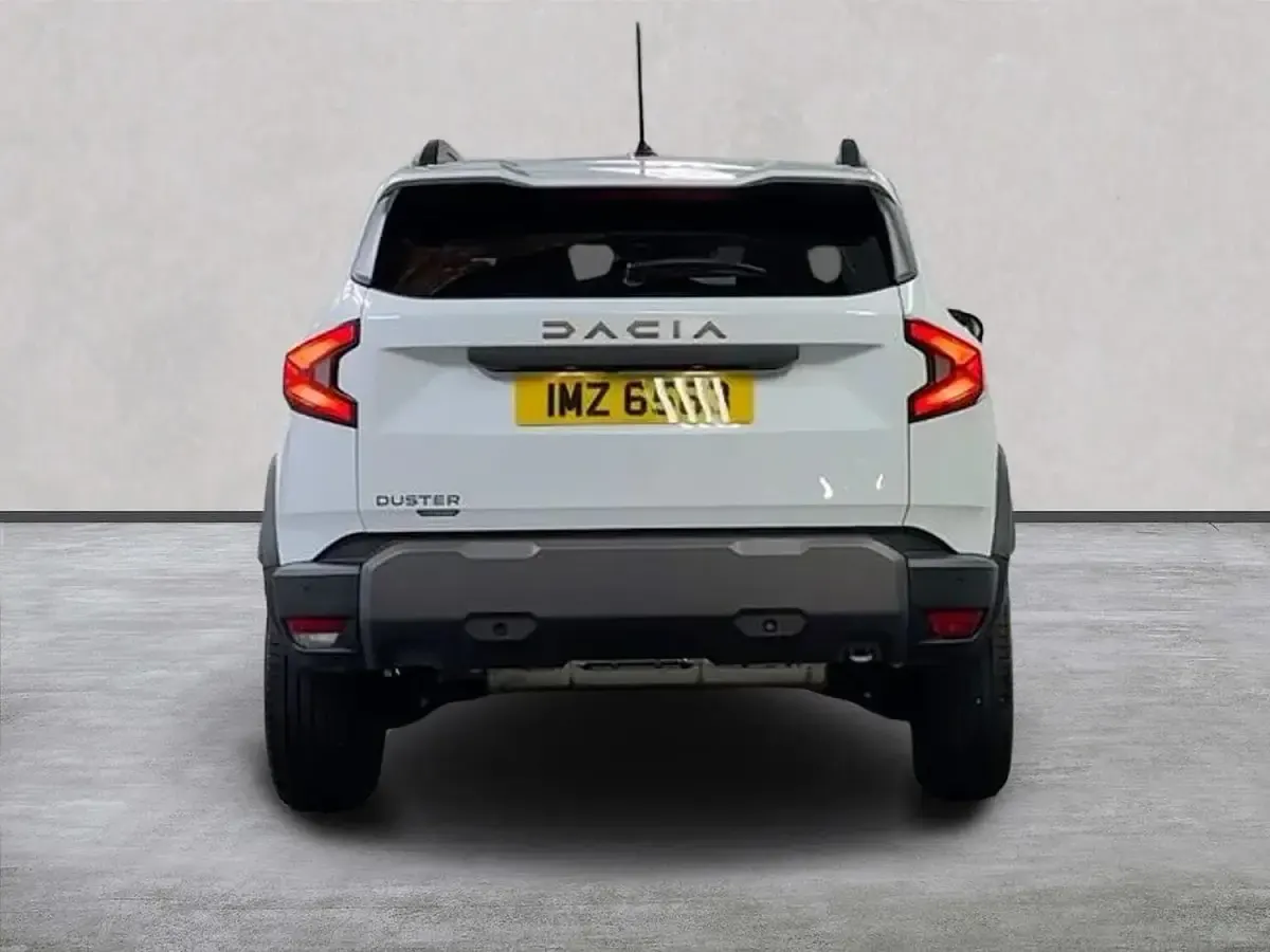 Used Dacia Duster Extreme 140 HP (102 kW) 2025 White Hatchback