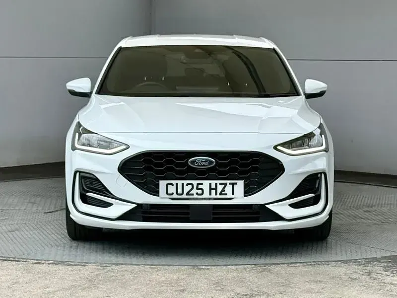 Used Ford Focus ST-Line 125 HP (91 kW) 2025 White Hatchback