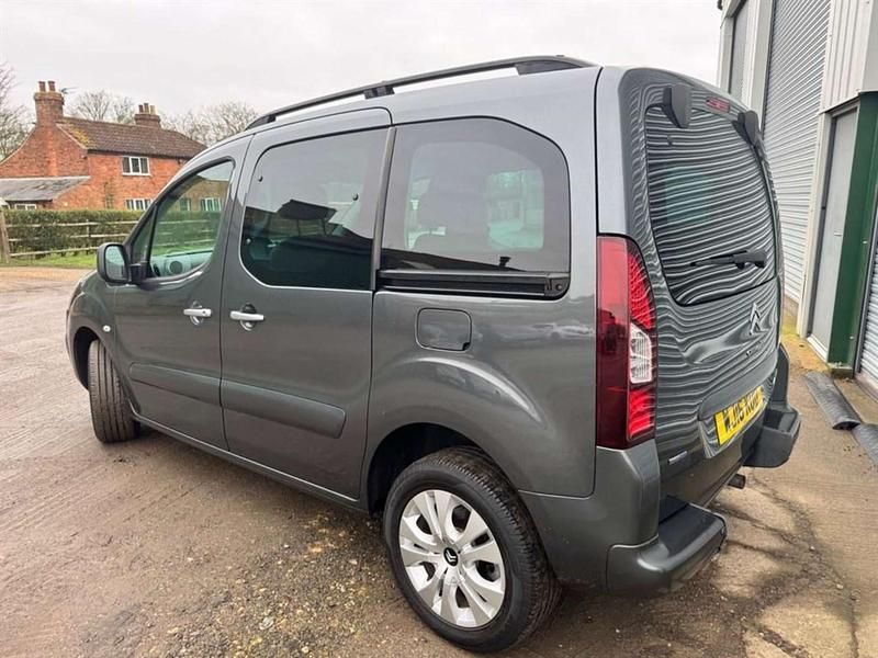 Used Citroën Berlingo Feel 100 HP (73 kW) 2016 Grey MPV