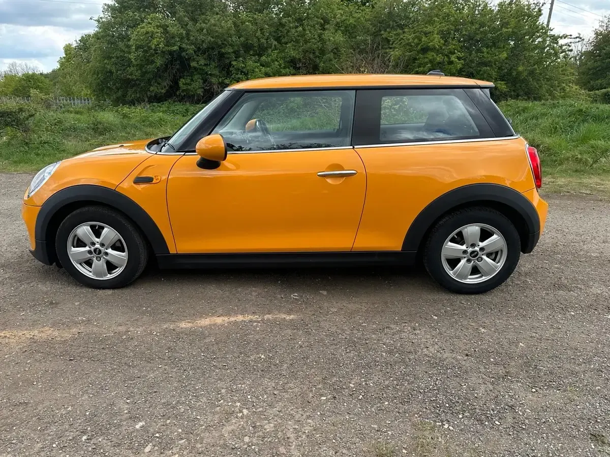 Used Mini ONE Hatch 102 HP (75 kW) 2016 Orange Hatchback