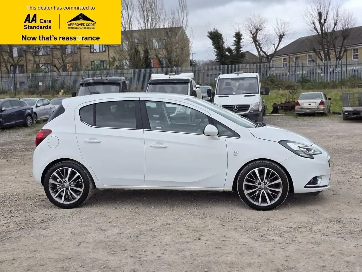 Used Vauxhall Corsa Elite 90 HP (66 kW) 2017 White Hatchback
