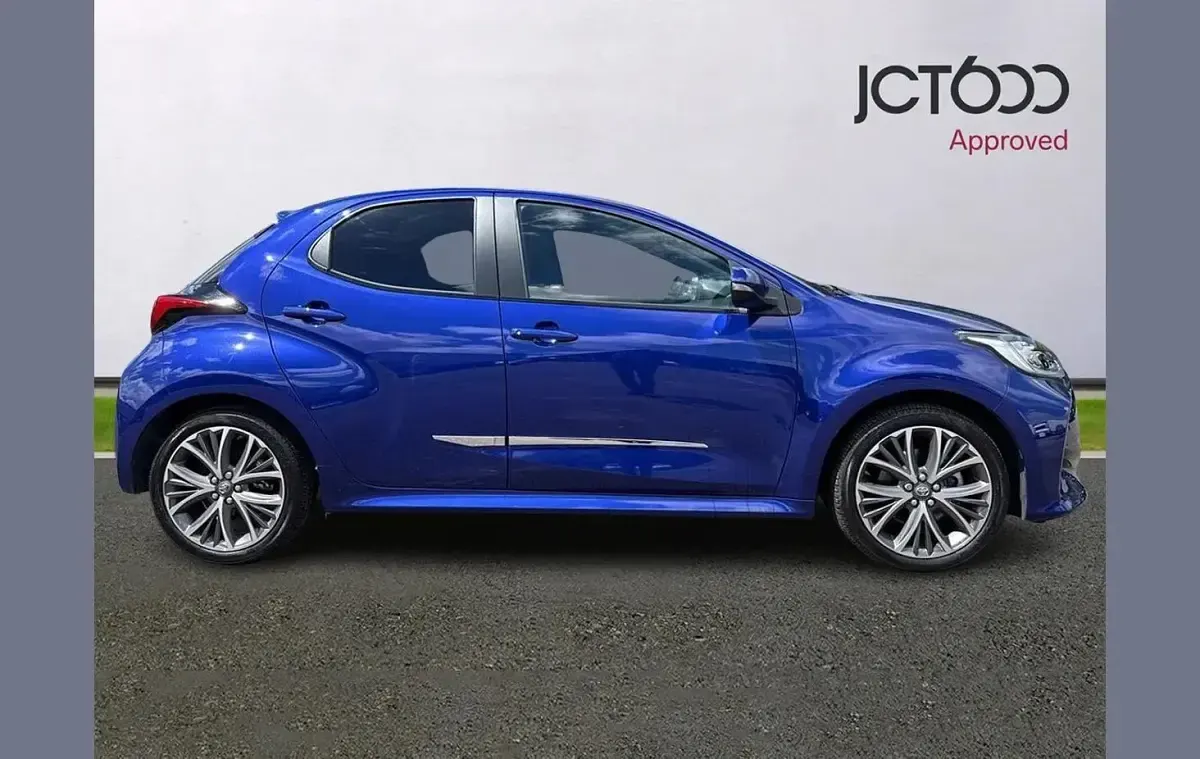 Used Toyota Yaris 116 HP (85 kW) 2024 Blue Hatchback