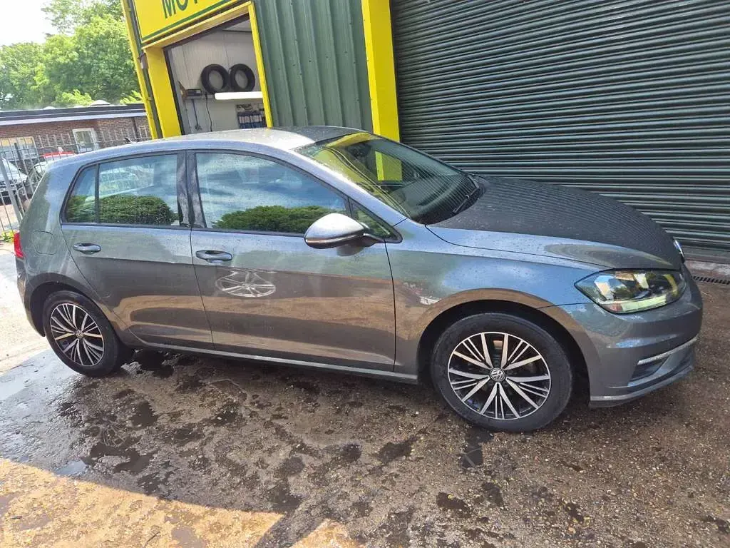 Used VW Golf VII SE 125 HP (91 kW) 2017 Grey Hatchback