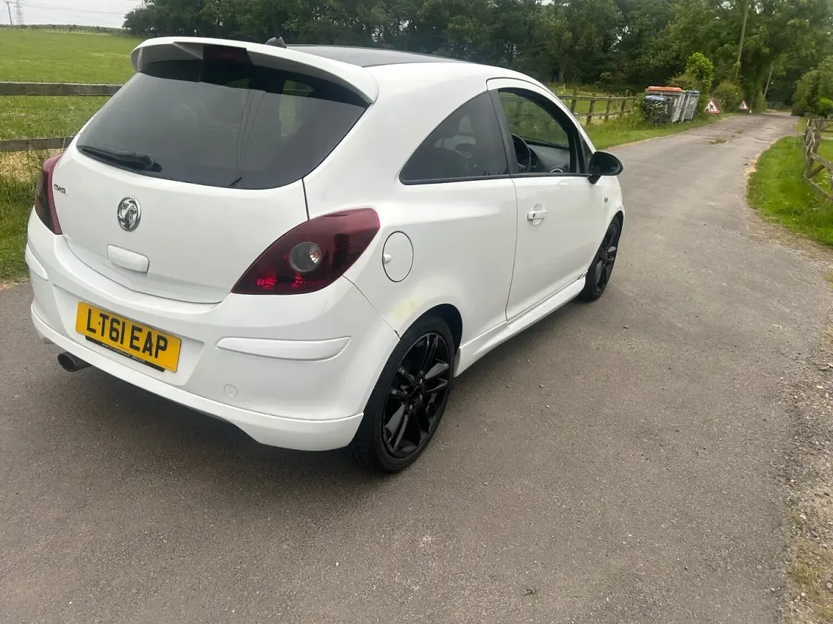 Used Vauxhall Corsa Edition 2011 White Hatchback