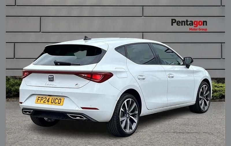 Used Seat Leon FR Sport 204 HP (150 kW) 2024 White Hatchback