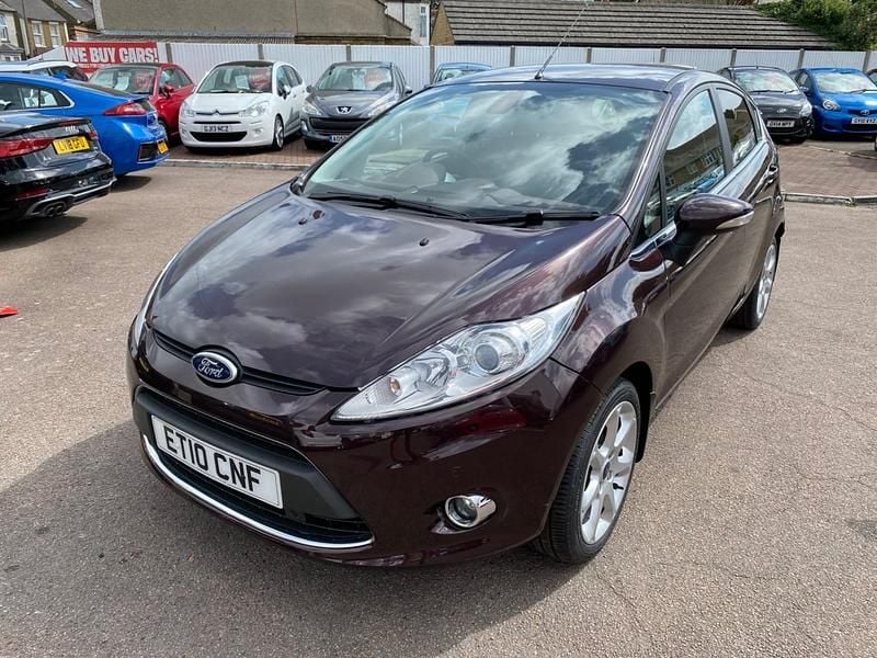 Red Used 2010 Ford Fiesta Titanium Hatchback | £3,995 (Expensive) - Image 1/4