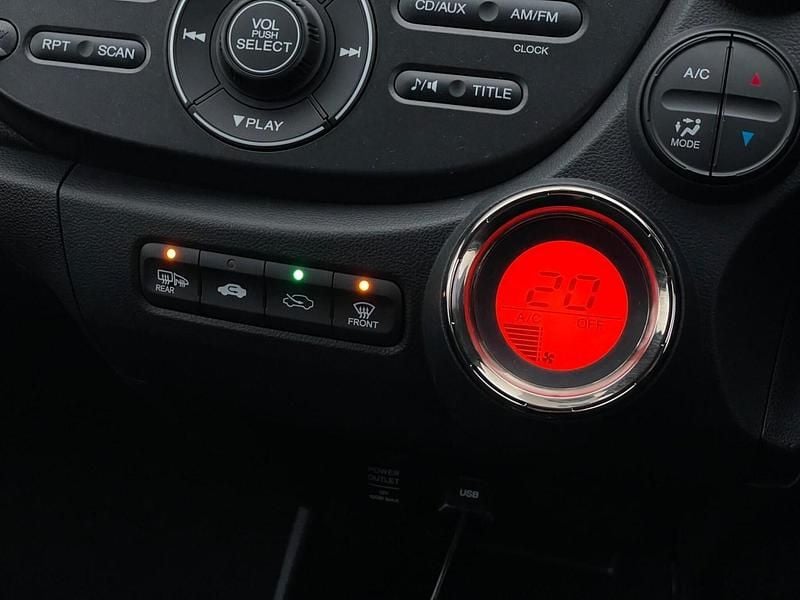 Used Honda Jazz ES 2014 White Hatchback