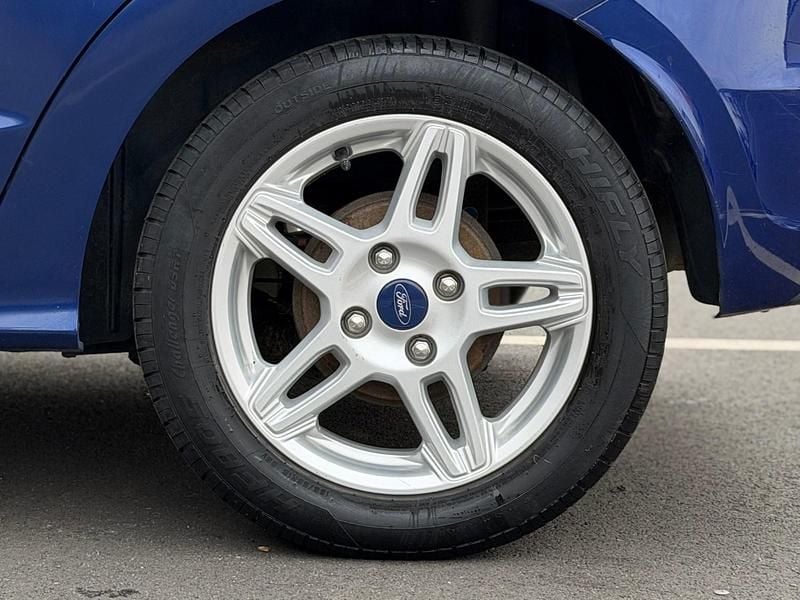 Used Ford Ka Plus Zetec 70 HP (51 kW) 2017 Blue Hatchback