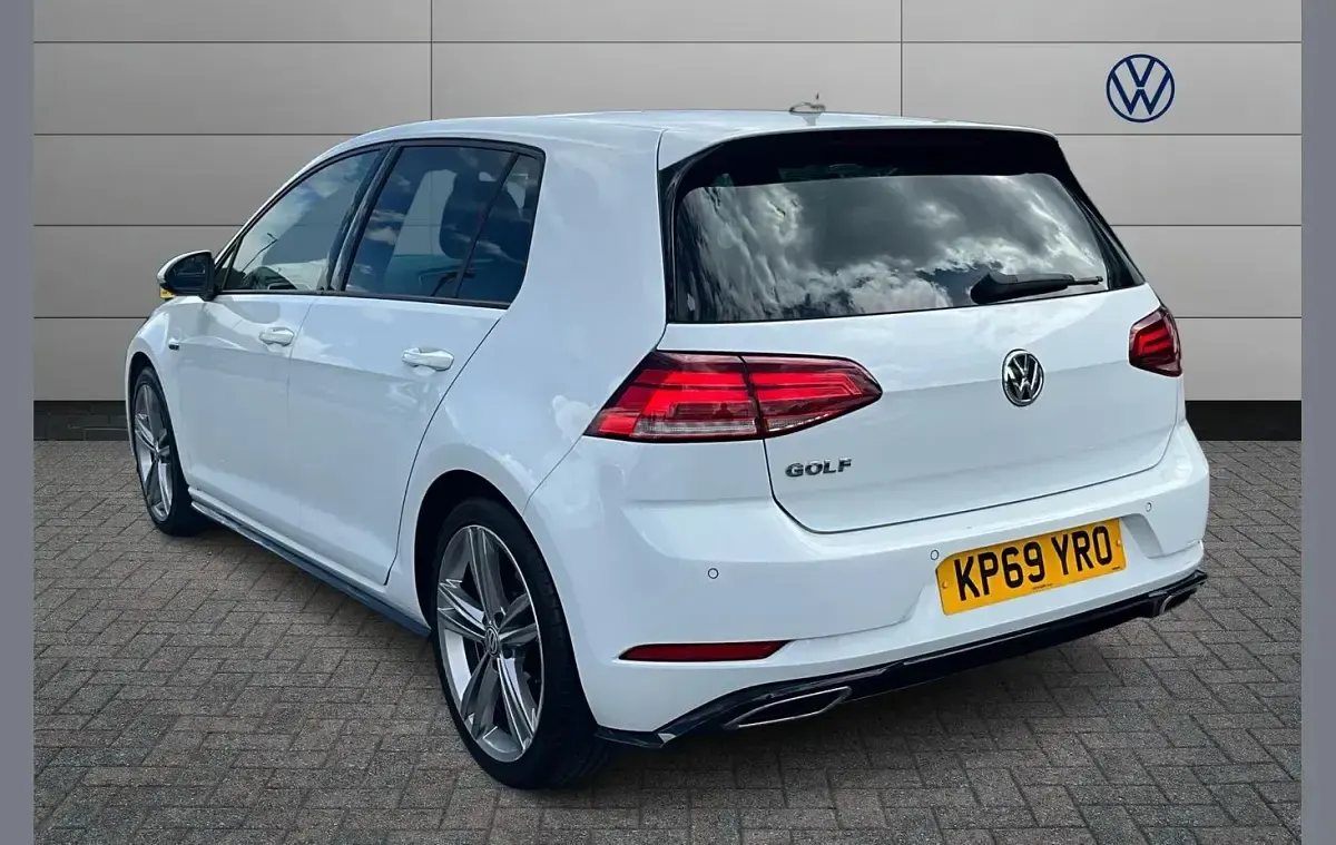 Used VW Golf VII R-line 150 HP (110 kW) 2019 White Hatchback