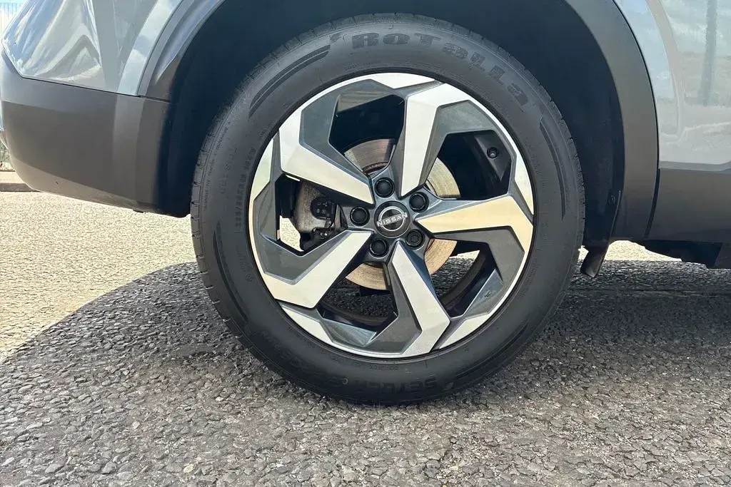 Used Nissan Qashqai N-Connecta 187 HP (137 kW) 2023 Grey SUV