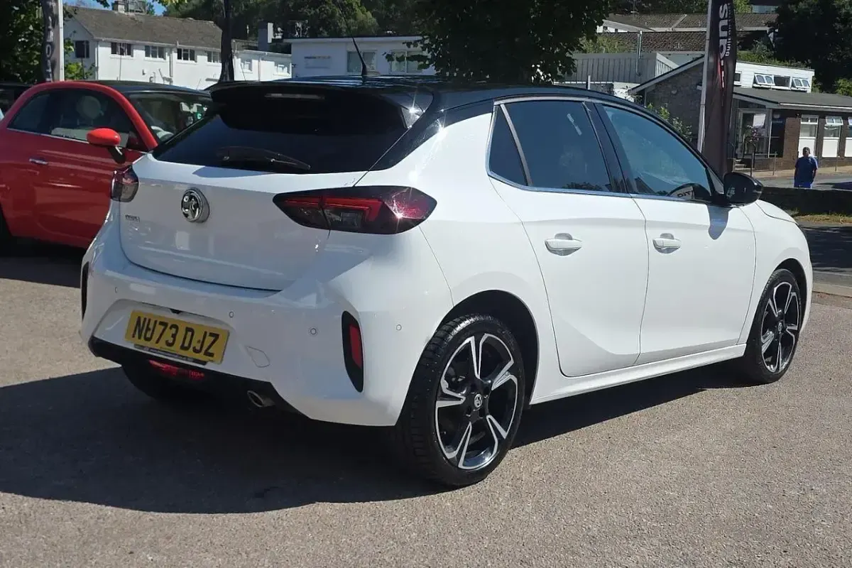 Used Vauxhall Corsa Ultimate 99 HP (72 kW) 2023 White Hatchback