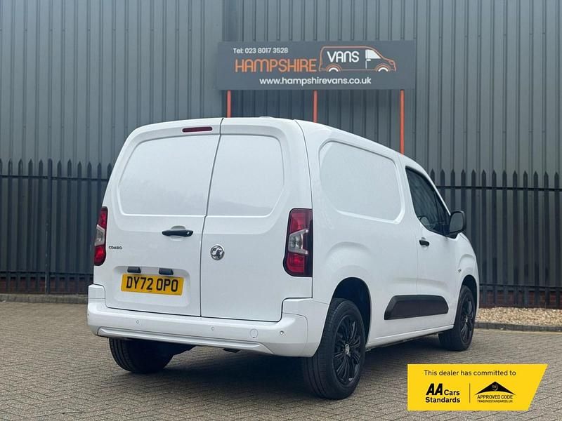 Used Vauxhall Combo Sportive 100 HP (73 kW) 2022 White MPV