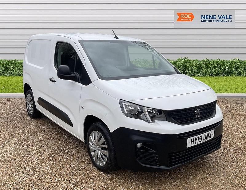 Used Peugeot Partner 2019 White MPV