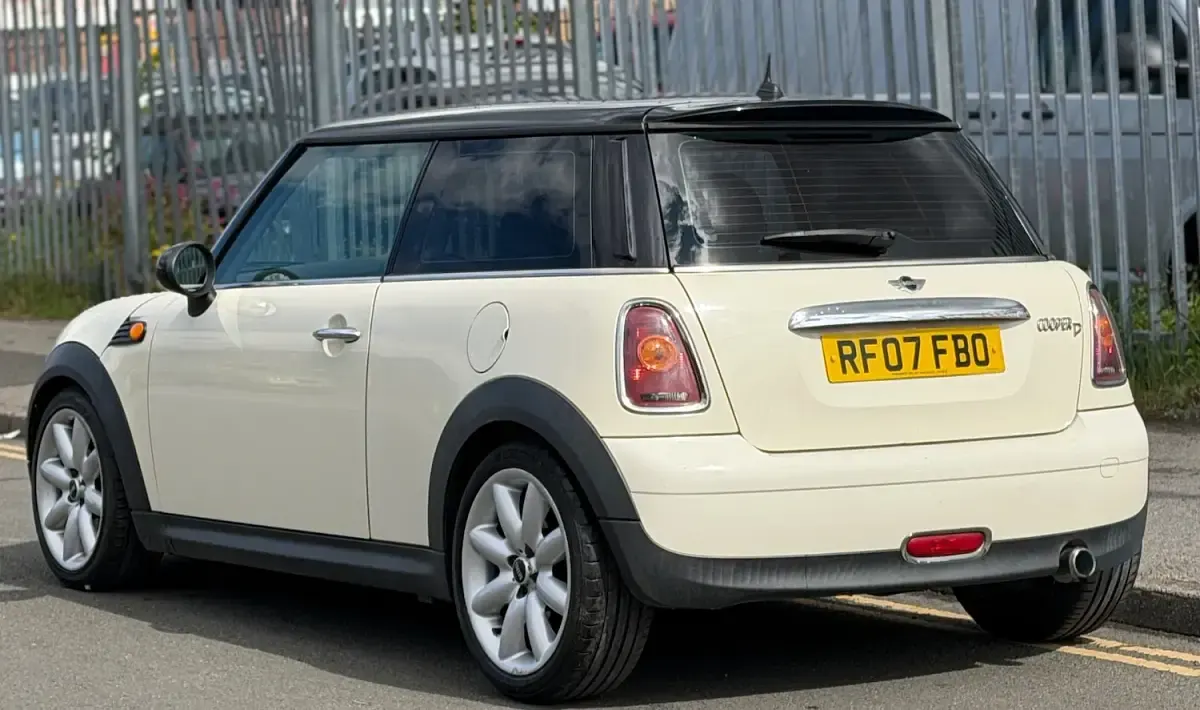 Used Mini Cooper D Hatch 2007 White Hatchback