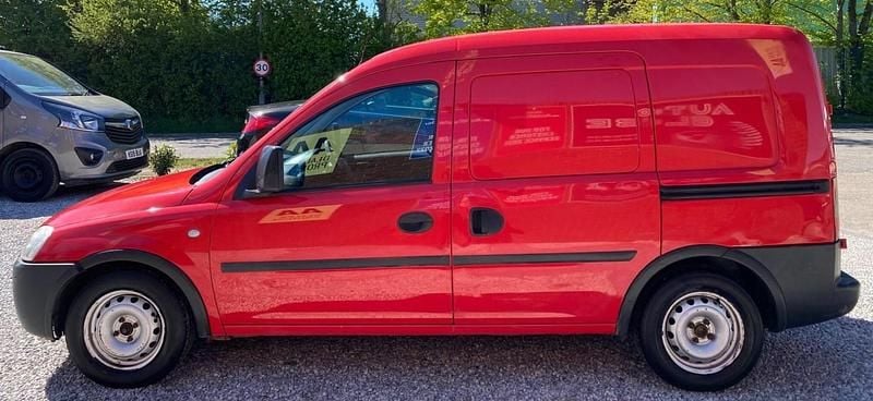 Used Vauxhall Combo 75 HP (55 kW) 2010 Red MPV