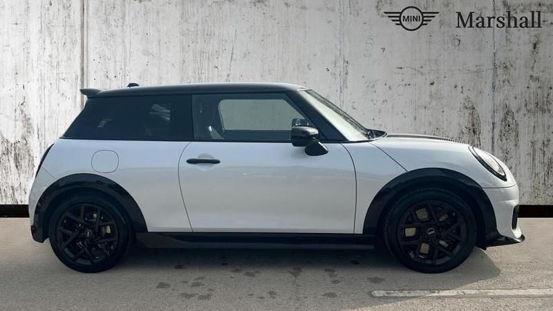 Used Mini Cooper Hatch 154 HP (113 kW) 2025 White Hatchback