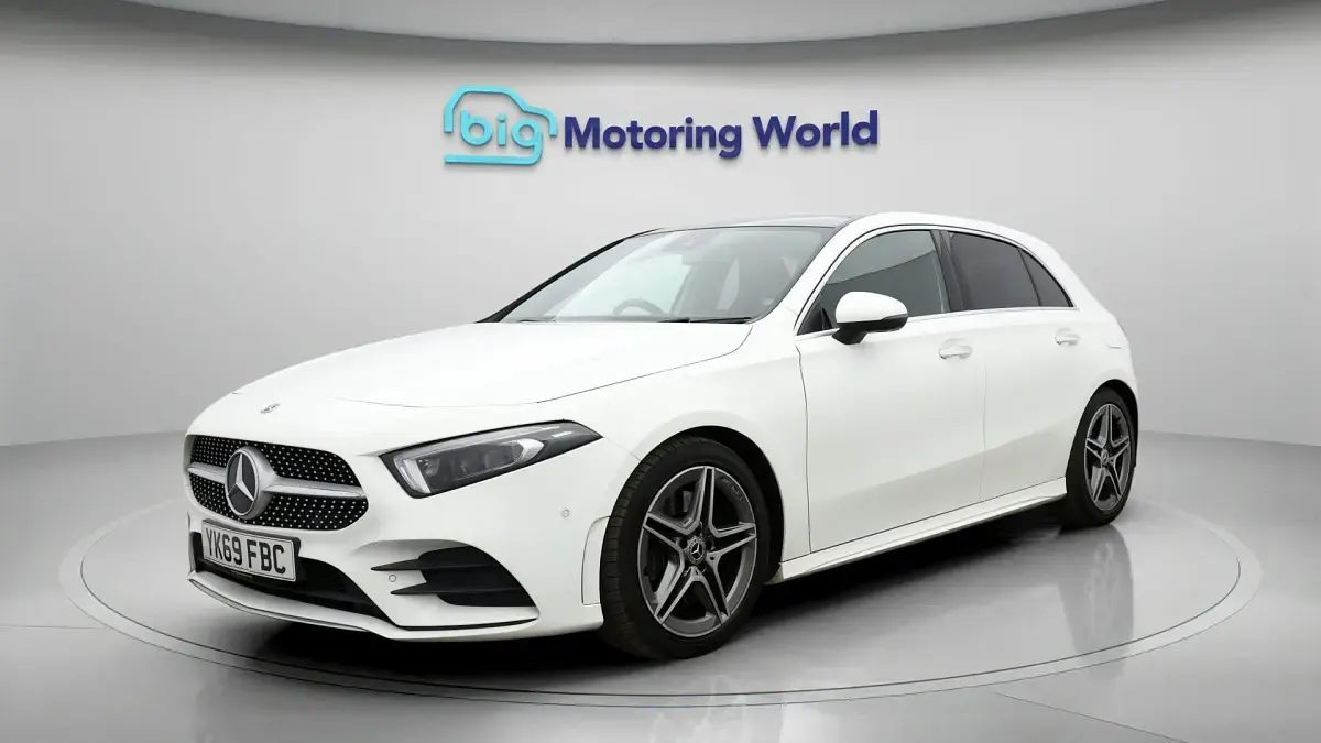 Begagnad Mercedes A250 AMG line 2019 Vit Halvkombi
