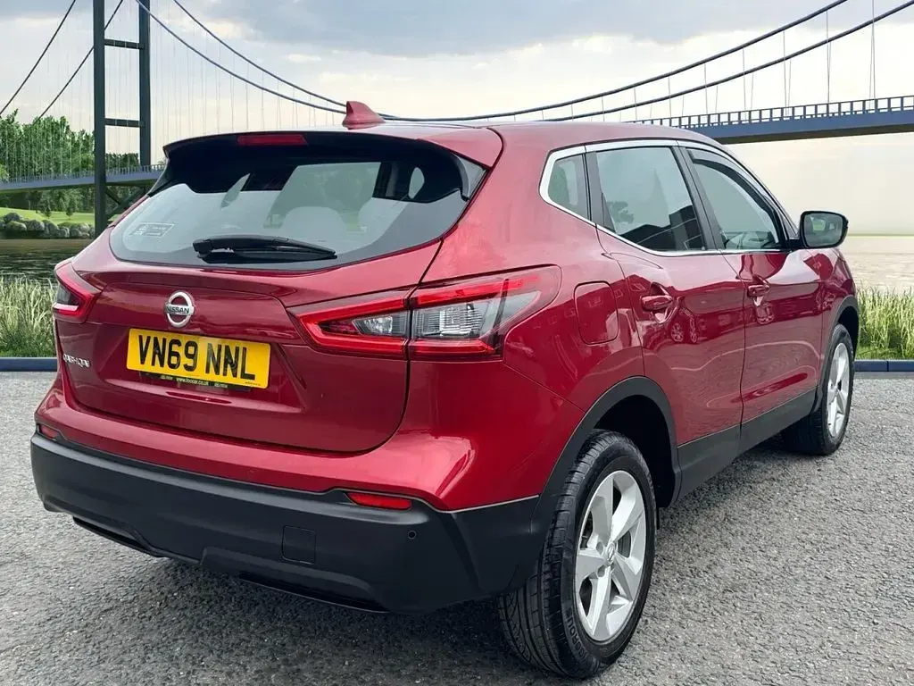 Used Nissan Qashqai Acenta Premium 140 HP (102 kW) 2019 Red SUV