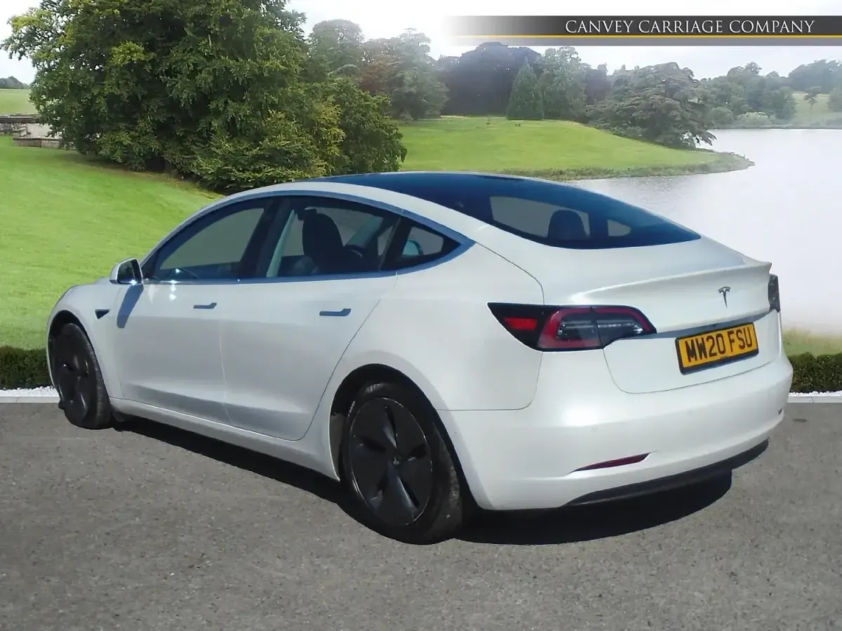 Używany Tesla Model 3 Standard Range 52 kW (72 KM) 2020 Biały Sedan/Limuzyna