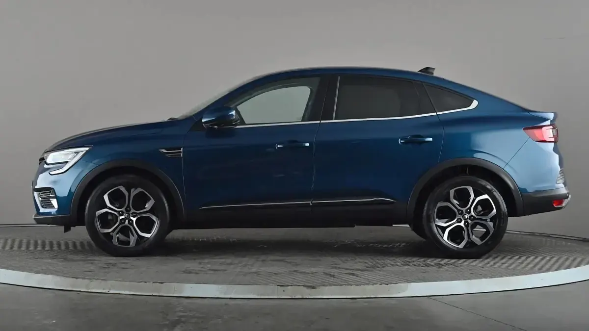 Used Renault Arkana Version S 142 HP (104 kW) 2022 Blue SUV