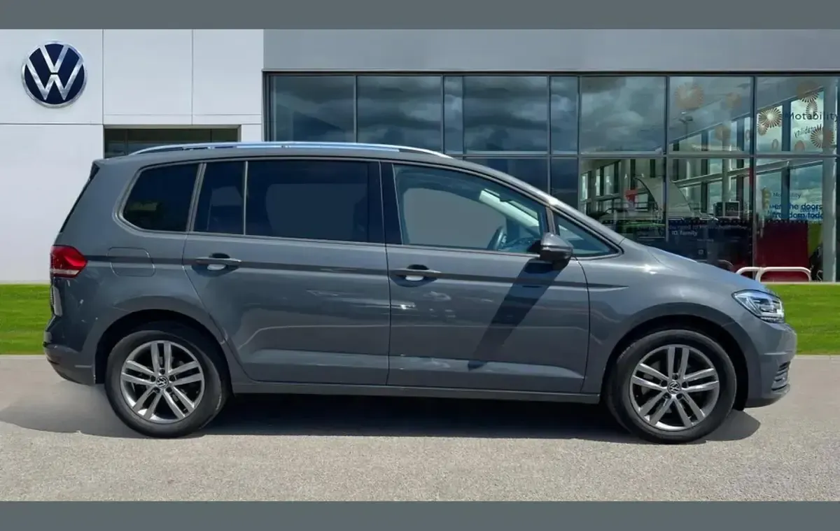 Used VW Touran Match 150 HP (110 kW) 2025 Grey MPV