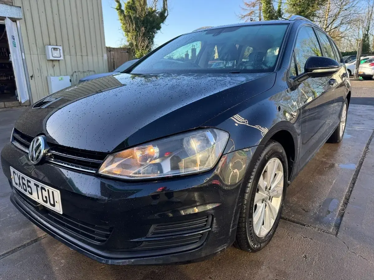 Used VW Golf VII SE 110 HP (80 kW) 2015 Black Estate