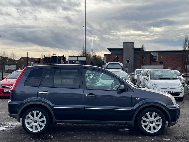 Used Ford Fusion Titanium 99 HP (72 kW) 2009 Grey Hatchback