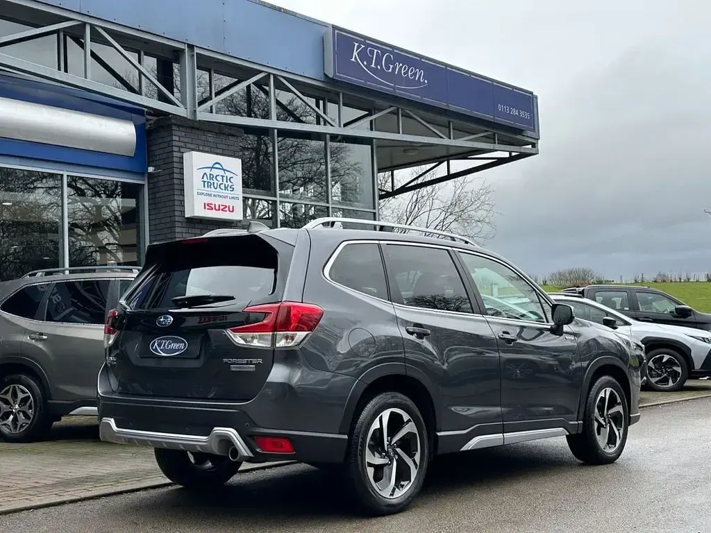 Used Subaru Forester Premium 150 HP (110 kW) 2024 Grey SUV