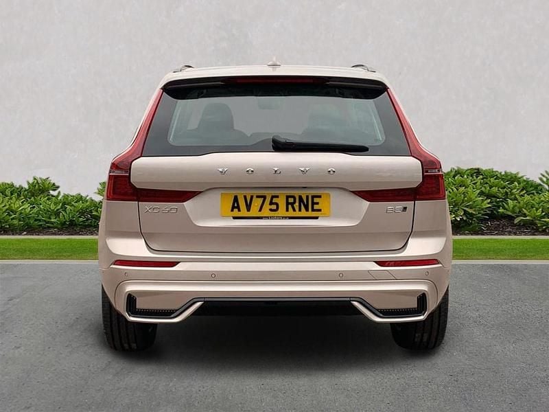 New Volvo XC60 Plus 247 HP (181 kW) 2025 Gold SUV