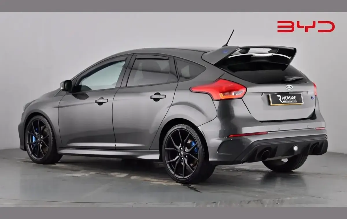 Usado Ford Focus RS 350 HP (257 kW) 2017 Cinzento Citadino