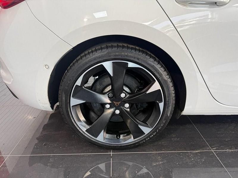Used Cupra Leon VZ1 310 HP (228 kW) 2023 White Hatchback