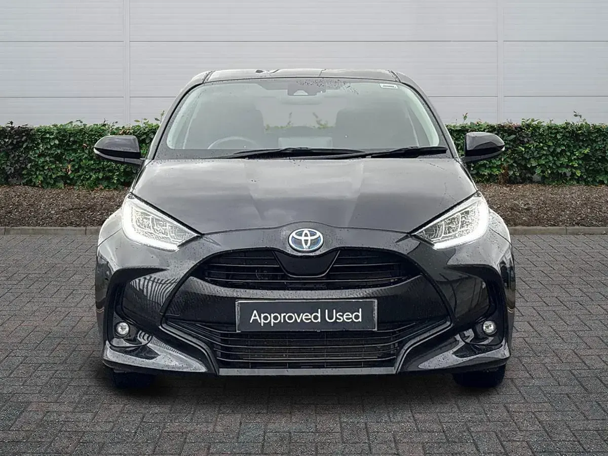 Used Toyota Yaris Design 116 HP (85 kW) 2023 Black Hatchback