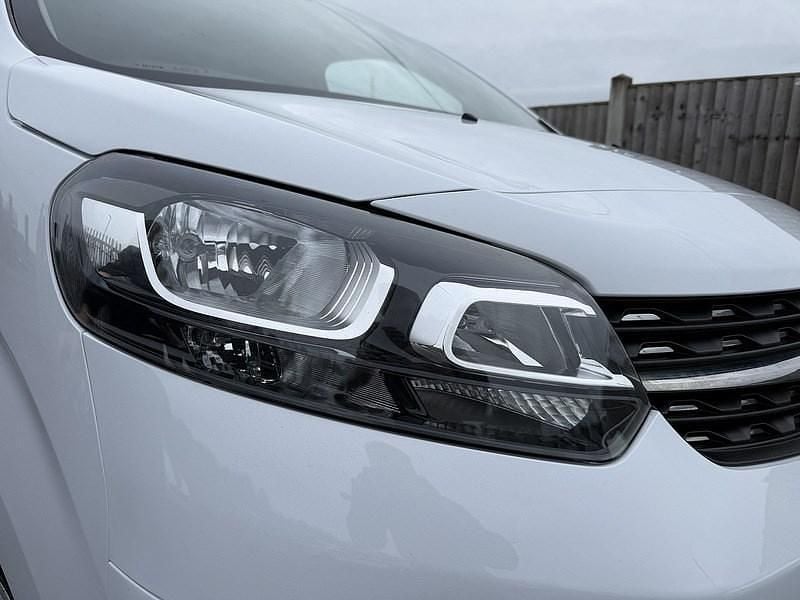 Used Vauxhall Vivaro 100 HP (73 kW) 2023 White MPV