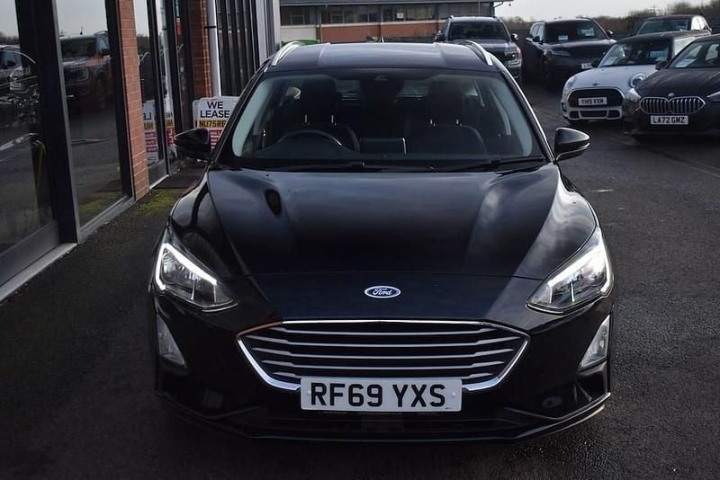 Used Ford Focus Zetec 95 HP (69 kW) 2019 Black Estate