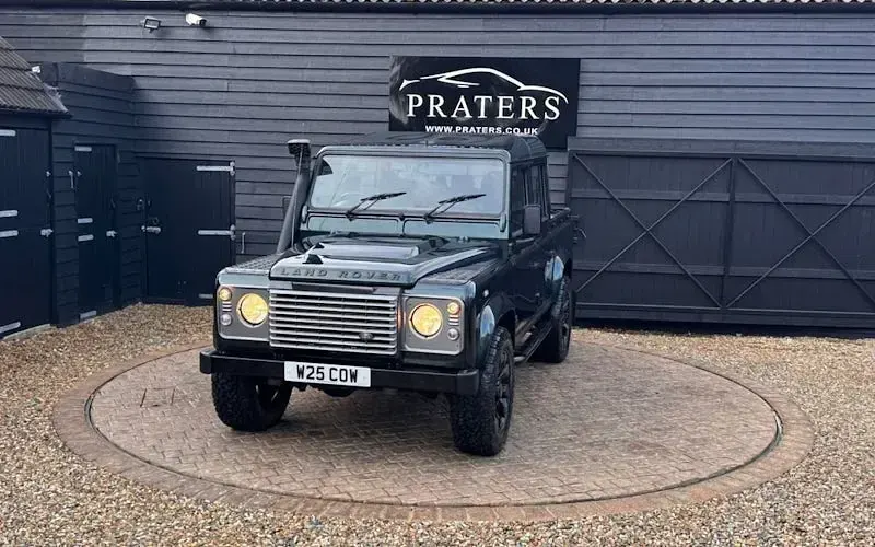 Used Land Rover Defender 124 HP (91 kW) 2015 Pickup