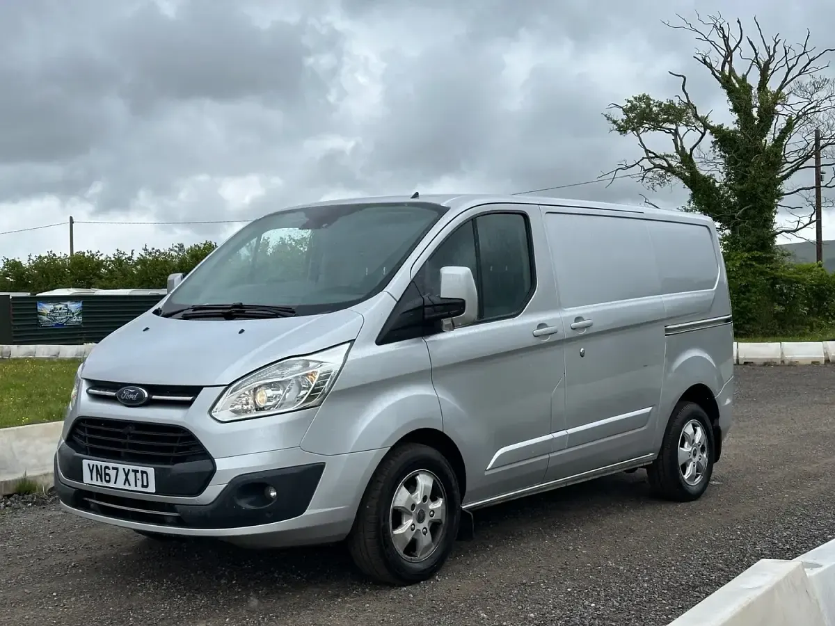 Used Ford Transit Custom Limited 130 HP (95 kW) 2017 Silver Van