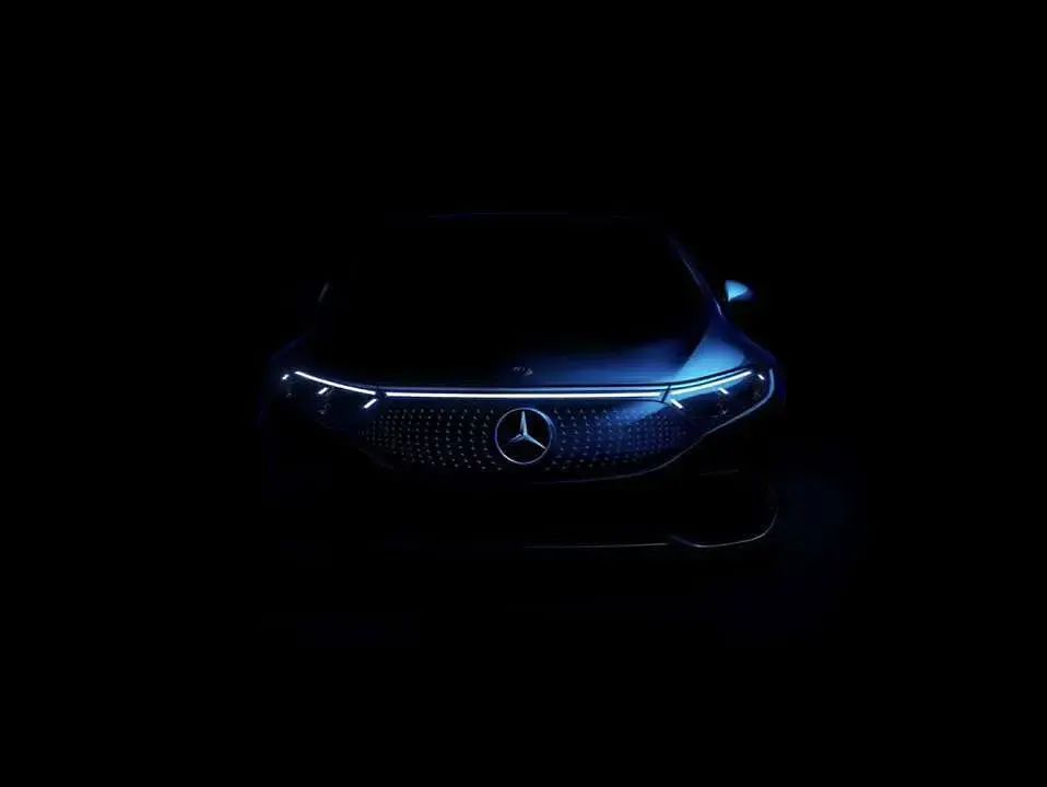 Usado Mercedes GLC300e Urban 2025 Cinzento Carrinha