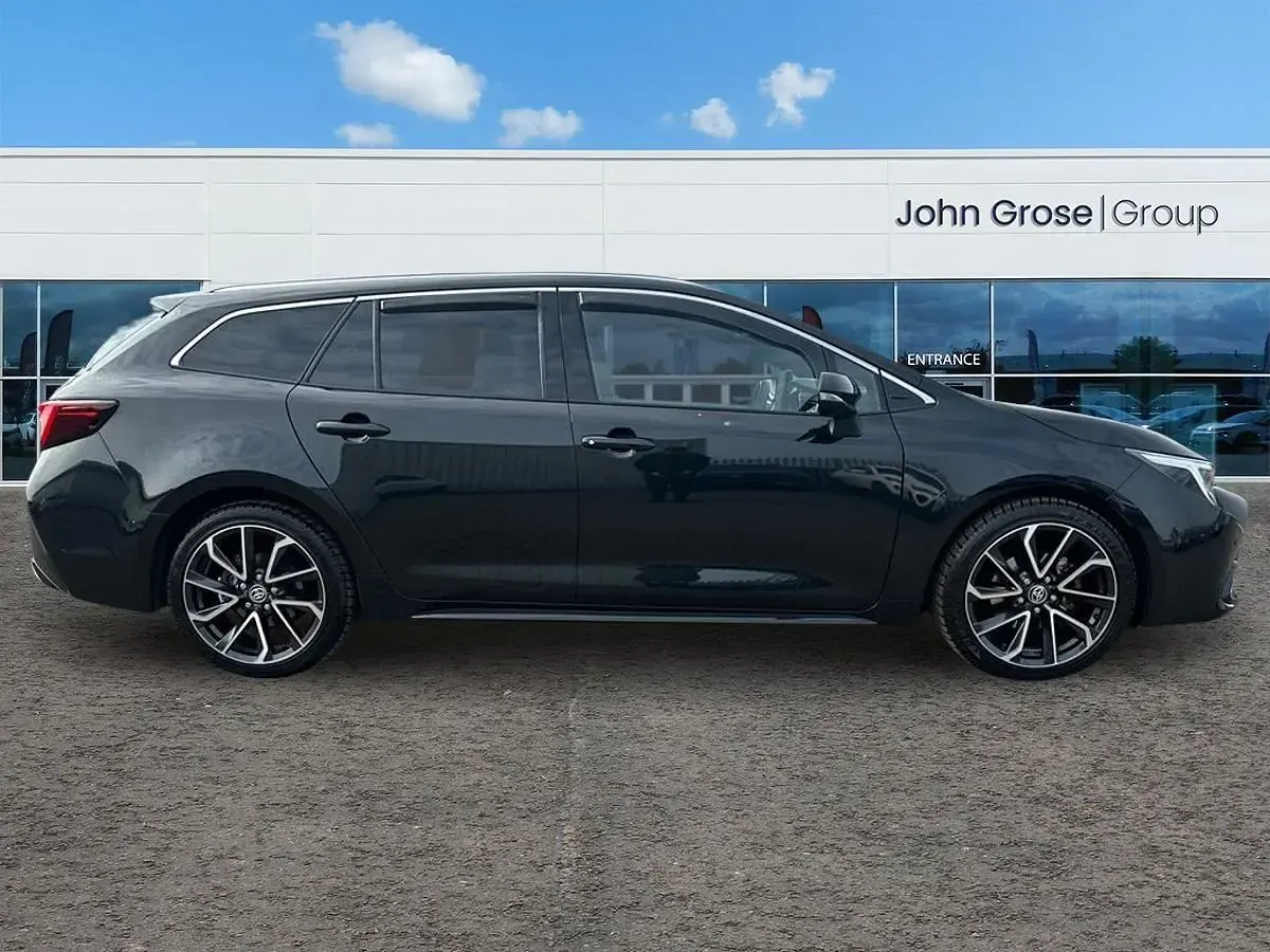 Usado Toyota Corolla 2024 Preto Carrinha
