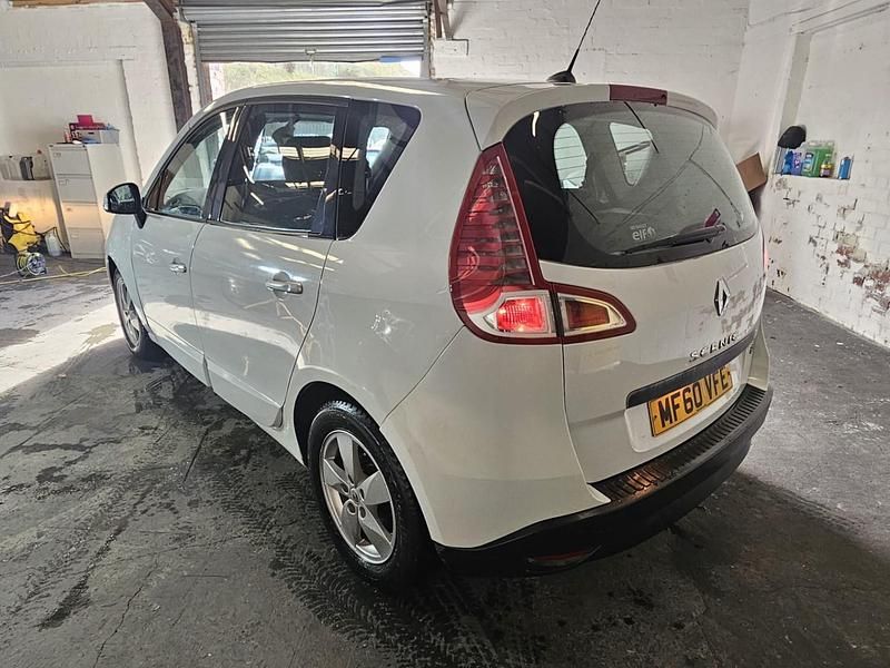 Used Renault Scénic III Dynamique 2010 White MPV