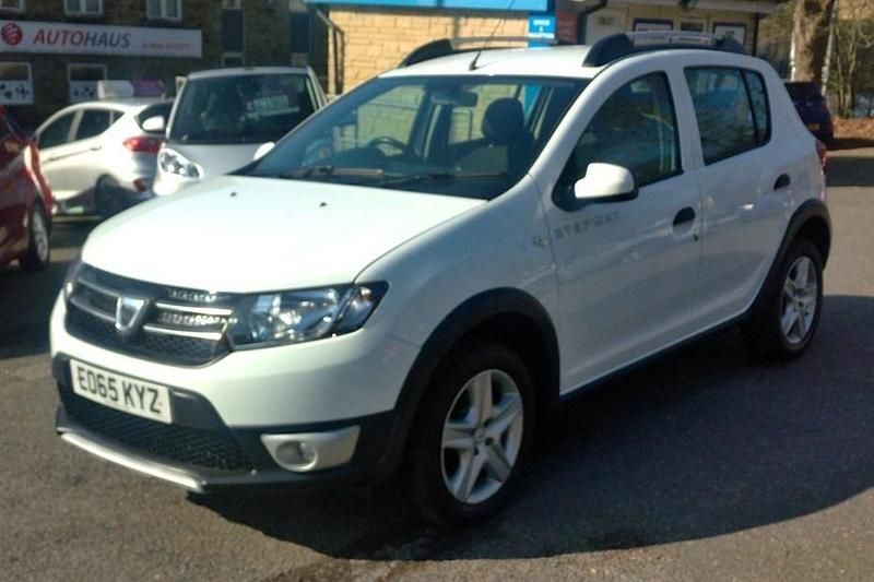 Used Dacia Sandero Lauréate 2015 White Hatchback