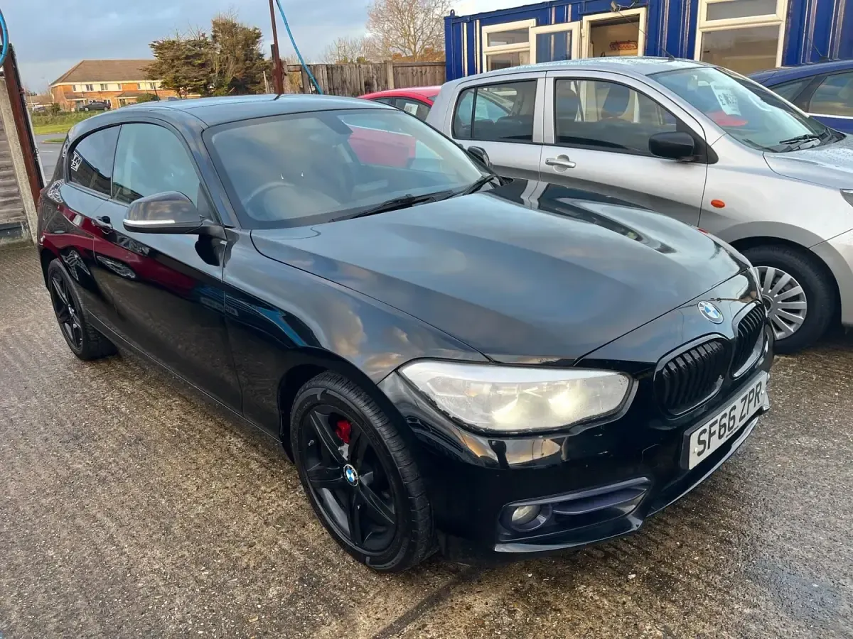 Begagnad BMW 120 Sport Line 2016 Svart Halvkombi