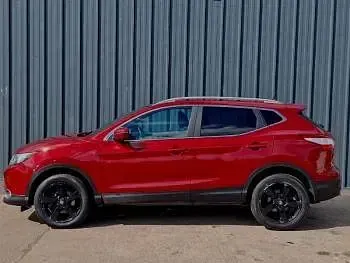Used Nissan Qashqai N-Vision 110 HP (80 kW) 2017 Red SUV