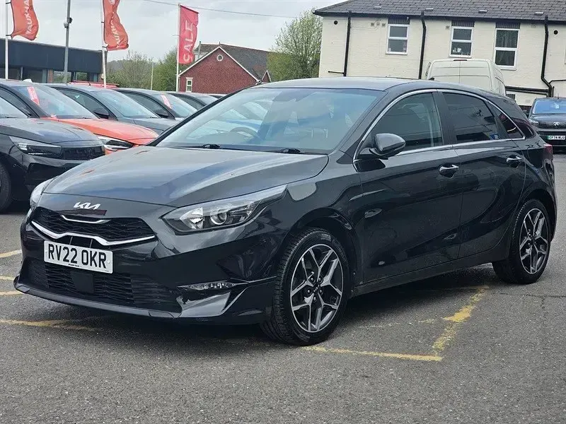 Usado Kia Ceed 158 HP (116 kW) 2022 Preto Citadino