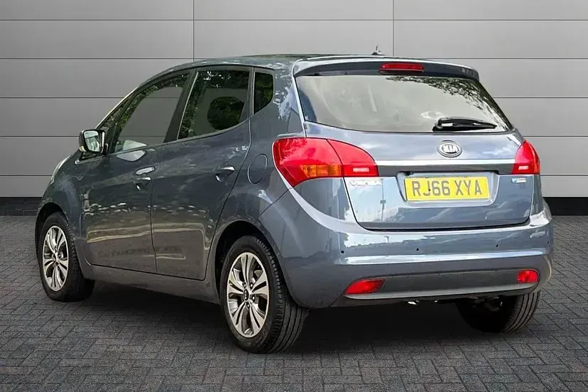 Used Kia Venga 114 HP (83 kW) 2017 Blue Hatchback