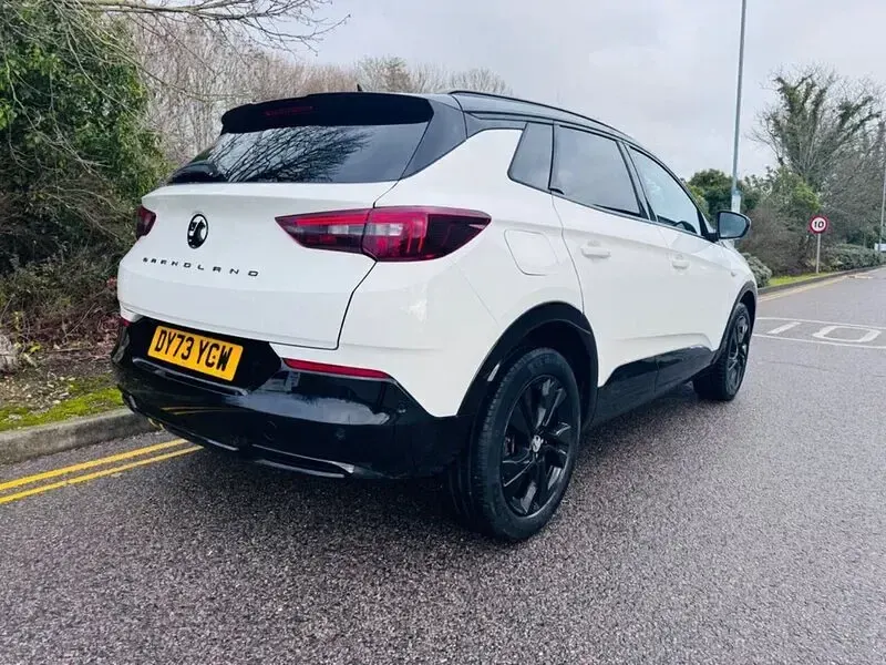 Used Vauxhall Grandland X 130 HP (95 kW) 2023 White SUV