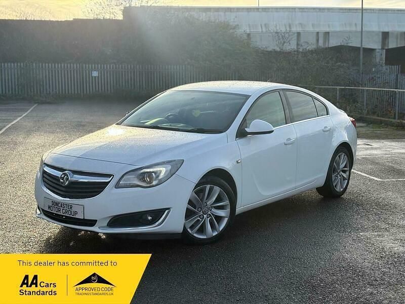 White Used 2015 Vauxhall Insignia SRi Hatchback | £3,995 (Fair price) - Image 1/3