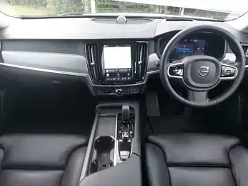 Used Volvo V90 Ultimate 250 HP (183 kW) 2023 Blue Estate