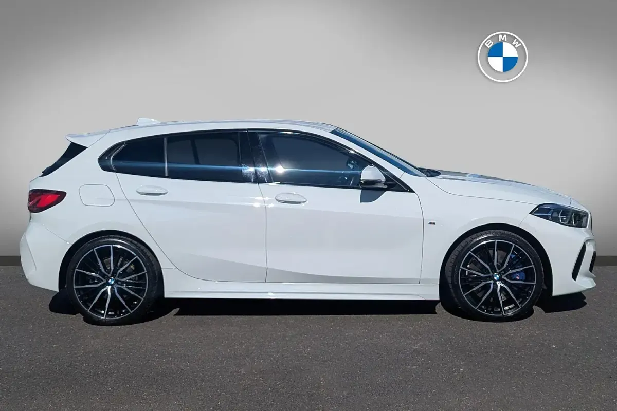Used BMW 118 M Sport 134 HP (98 kW) 2023 White Hatchback